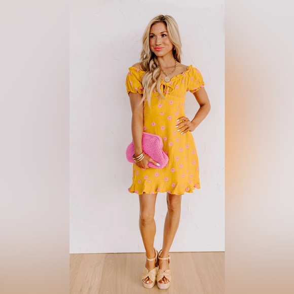 entro Dresses & Skirts - Entro mustard & pink floral mini dress
